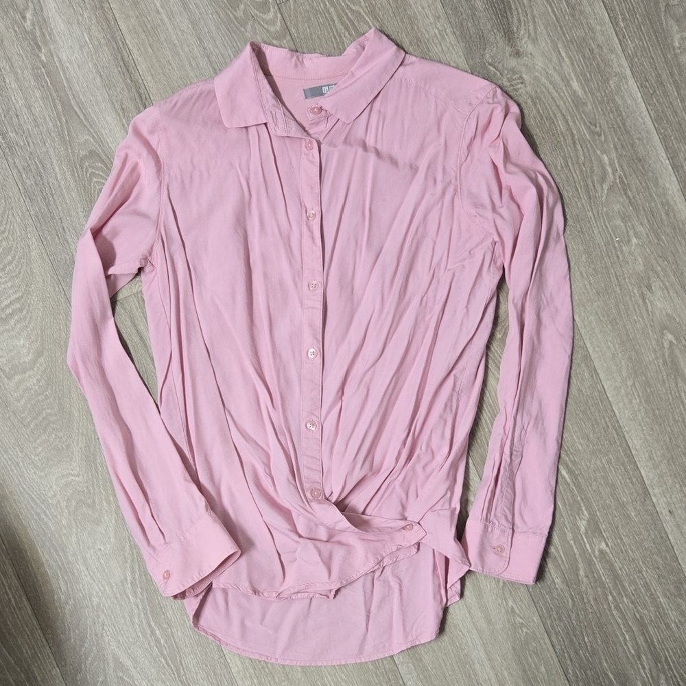 Uniqlo Light Pink Women's Button-Down Shirt